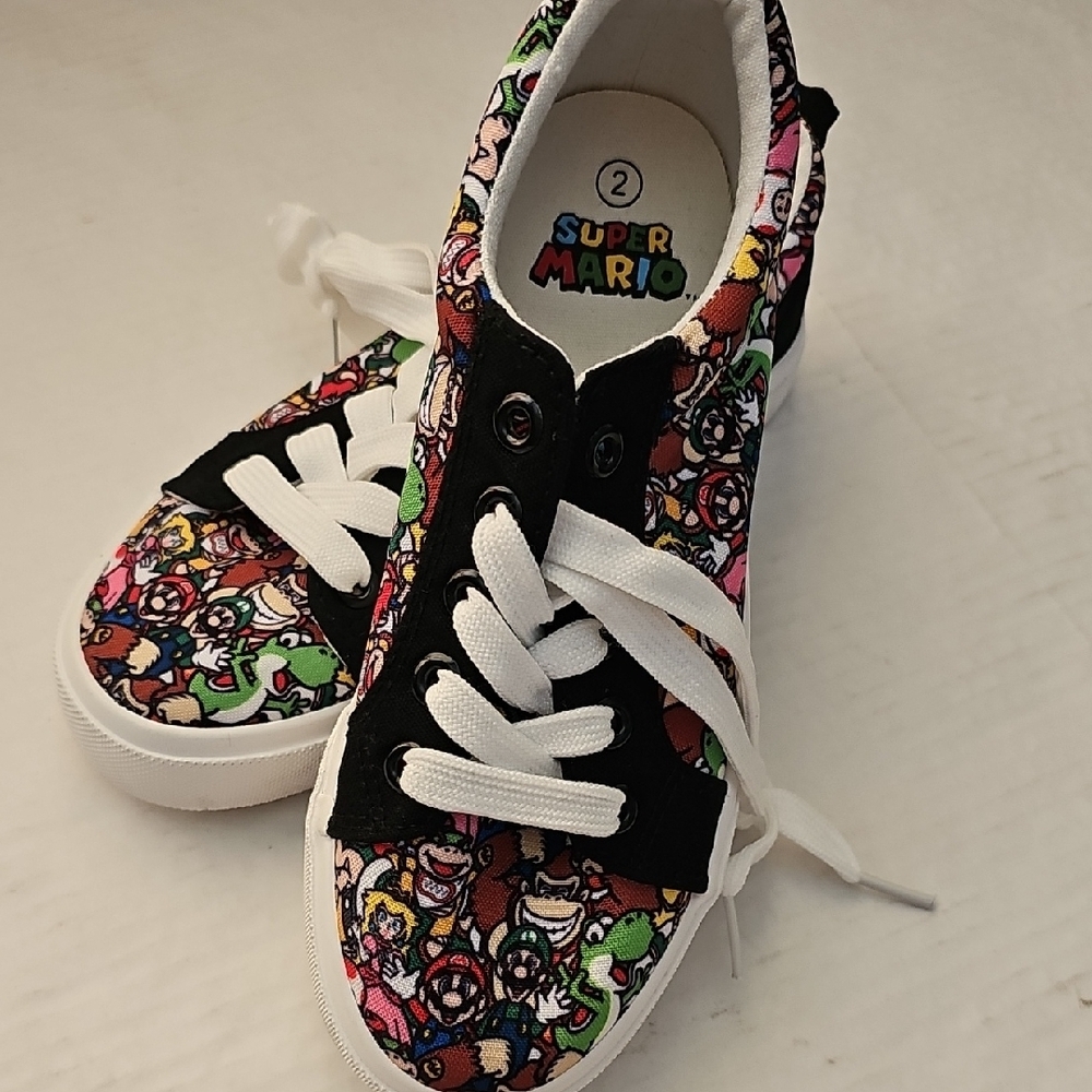 Nintendo Super Mario Kids Sneakers - Black and White Size 2